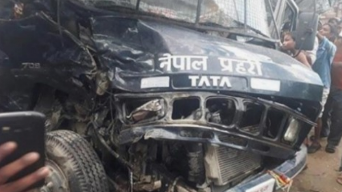 विराटनगरमा प्रहरी चढेको गाडी पल्टिँदा ३० घाइते, पाँचको अवस्था गम्भीर